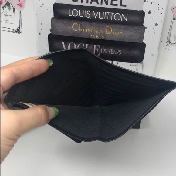 Authentic Chanel black diamond vintage bifold wallet. ABSOLUTELY MINT CONDITION! - Picture 8 of 11